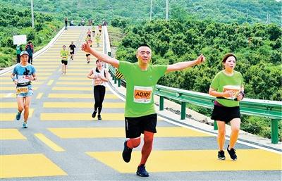 股盈汇 最美农村路 振兴新图景（新时代画卷）